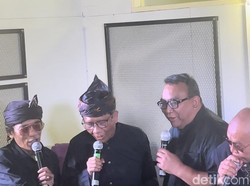 Momen Mahfud Md Nyanyi Neng Geulis Bareng Milenial di Bandung