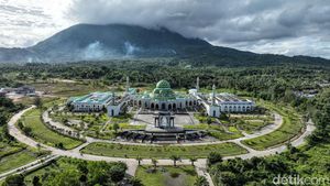 Melihat Kemegahan Masjid Agung Natuna