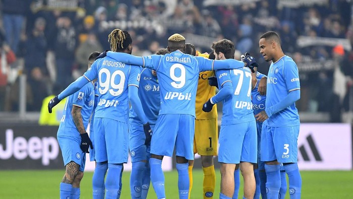 Soccer Football - Serie A - Juventus v Napoli - Allianz Stadium, Turin, Italy - December 8, 2023 Napoli team huddle before the match REUTERS/Massimo Pinca