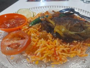 Bikin Puas! Ada Sate Kambing Plus Nasi Mandhi di Sumedang