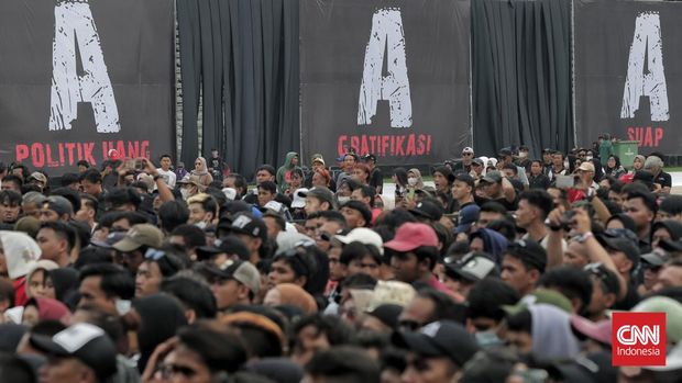 Suasana Panggung Rakyat “Bongkar” yang diinisiasi Aliansi Selamatkan Demokrasi Indonesia (ASDI) di Stadion Madya Gelora Bung Karno. Jakarta, Sabtu, 9 Desember 2023. (CNN Indonesia/Adhi Wicaksono)