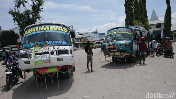 Penampakan Bus Moncong di Waingapu, Pernah Dinaiki Megawati Kampanye