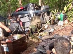 Minibus Terjun ke Jurang Cinomati Ternyata Rombongan Piknik Asal Surabaya