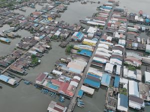 Melihat Kota Terapung di Natuna, 80% Rumah Warga Ada di Laut Melihat Kota Terapung di Natuna, 80% Rumah Warga Ada di Laut