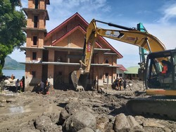 Pagi Ini, Tim SAR Bersihkan Material untuk Cari Korban Banjir Bandang di Humbahas