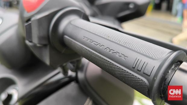 Yamaha Xmax Tech Max meluncur di Bogor, Sabtu (9/12/2023), dengan harga Rp71,3 juta. Skutik bongsor kasta tertinggi maxi ini menggunakan warna khusus Magma Black dan berbagai aksesori dari Eropa.