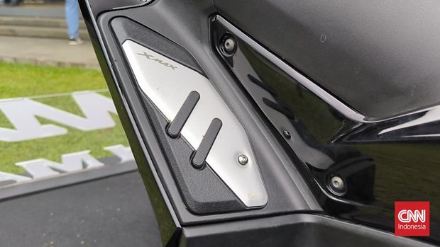 Yamaha Xmax Tech Max meluncur di Bogor, Sabtu (9/12/2023), dengan harga Rp71,3 juta. Skutik bongsor kasta tertinggi maxi ini menggunakan warna khusus Magma Black dan berbagai aksesori dari Eropa.