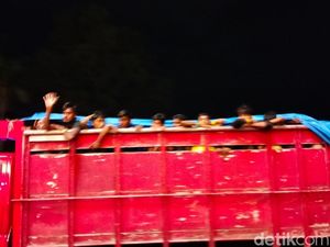 Warga Sekitar Kamp Pramuka Pidie Hadang Truk Bawa Pengungsi Rohingya