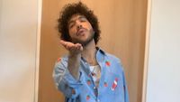 5 Potret Benny Blanco, Pria Kocak yang Jadi Pacar Baru Selena Gomez