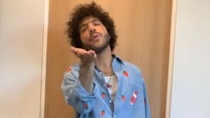 5 Potret Benny Blanco, Pria Kocak yang Jadi Pacar Baru Selena Gomez