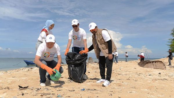 Aksi Tanam 5.000 Bibit Terumbu Karang di Pulau Samalona Makassar
