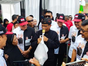 Warga Bandung Barat Ngeluh ke Mahfud Md Soal Sembako Mahal-Pupuk Subsidi