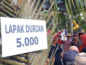 Makan Durian Cuma Rp 5 Ribu di Pasar Tiban Banjarnegara