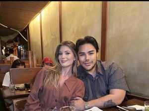 Gaya Ivan Gunawan, Desainer Baju Pengantin Adiba Khanza Saat Makan di Restoran Gaya Ivan Gunawan, Desainer Baju Pengantin Adiba Khanza Saat Makan di Restoran