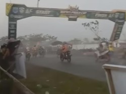 Momen Pembalap Motor Tewas Tertimpa Gerbang Start Road Race Bupati Cup Paser