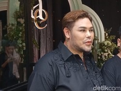Ivan Gunawan Beberkan Konsep Unik Baju Pengantin Adiba Khanza