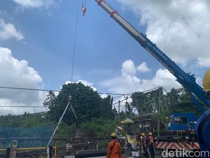 Tali Sling Putus, Jembatan Gantung Gianyar Warisan Belanda Dibongkar Tali Sling Putus, Jembatan Gantung Gianyar Warisan Belanda Dibongkar