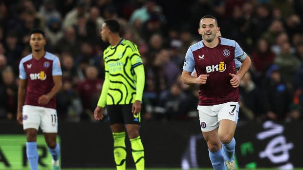 Soccer Football - Premier League - Aston Villa v Arsenal - Villa Park, Birmingham, Britain - December 9, 2023 Aston Villa's John McGinn celebrates scoring their first goal REUTERS/David Klein NO USE WITH UNAUTHORIZED AUDIO, VIDEO, DATA, FIXTURE LISTS, CLUB/LEAGUE LOGOS OR 'LIVE' SERVICES. ONLINE IN-MATCH USE LIMITED TO 45 IMAGES, NO VIDEO EMULATION. NO USE IN BETTING, GAMES OR SINGLE CLUB/LEAGUE/PLAYER PUBLICATIONS.