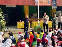 Kapolsek Pancoran Sambangi SD Pangadegan Jaksel, Beri Penyuluhan Cegah Bullying