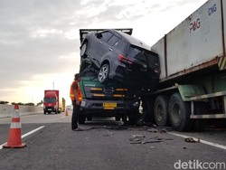 Profit Nangkring di Atas Truk di Tol Ngawi Sebabkan 1 Orang Luka