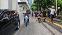 Momen Ganjar Olahraga dan Sapa Warga di Kawasan Sudirman
