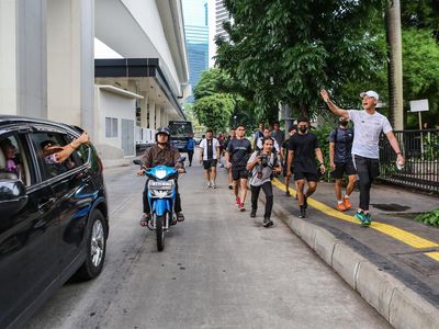 Momen Ganjar Olahraga dan Sapa Warga di Kawasan Sudirman