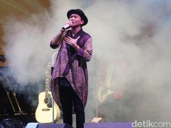 Malam 5 Tahun Ning Ita Mengabdi Dimeriahkan Aksi Panggung Anji