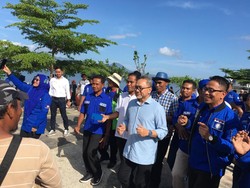 Kunjungi NTB, Zulhas Sapa Warga Bima di Taman Amahami