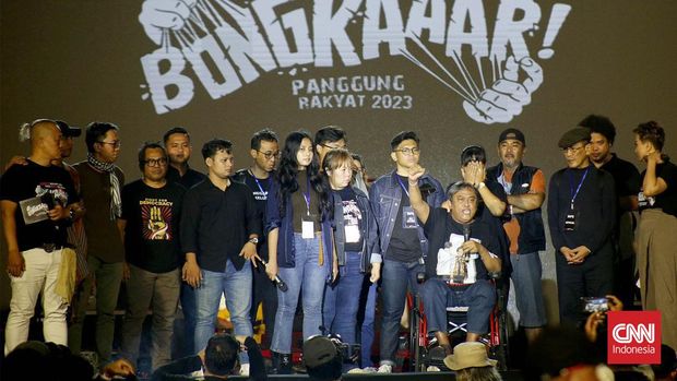 Sejumlah tokoh dari Petrus Hariyanto, Faisal Basri,  hingga Inayah Wahid berkumpul menyampaikan pernyataan sikap dalam Panggung Rakyat bertajuk Bongkaaaar! yang digelar Aliansi Selamatkan Demokrasi Indonesia (ASDI) di Stadion Madya, GBK, Jakarta, Sabtu (9/12). (dok. istimewa