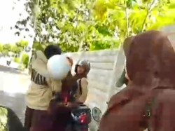 Aksi Miris Siswa SMA Situbondo Pukul Teman Ceweknya Pakai Helm