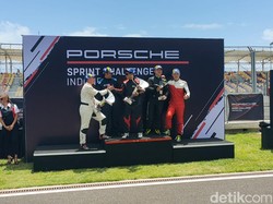 Pasangan Daffa dan Dicko Juarai Porsche Sprint Challenge Mandalika 2023