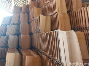 Nasib Perajin Genting Cirebon yang Digempur Pabrikan Nasib Perajin Genting Cirebon yang Digempur Pabrikan