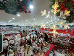 Jelang Natal 2023, Penjualan Pernak-pernik di Pasar Atom Naik 70%