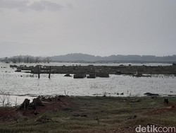 Jejak Hunian Warga di Waduk Jatigede Perlahan Tergenang Lagi