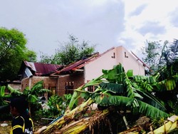 13 Rumah di Bone Rusak Diterjang Angin Puting Beliung, 1 Orang Tertimpa Kayu