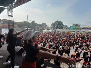 Kala Ribuan Warga Sumedang Senam Sehat Bareng Relawan Ganjar-Mahfud Kala Ribuan Warga Sumedang Senam Sehat Bareng Relawan Ganjar-Mahfud