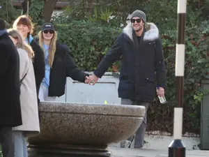 Sophie Turner Benarkan Pacaran dengan Bangsawan Inggris Peregrine Pearson Sophie Turner Benarkan Pacaran dengan Bangsawan Inggris Peregrine Pearson