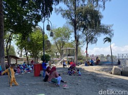 Sehari, 4 Ribu Wisatawan Berkunjung ke Pantai Kenjeran Saat Libur Natal 2023