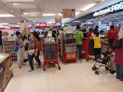 Transmart Full Day Sale Bikin Happy, Gerai Cempaka Putih Masih Padat Pembeli!