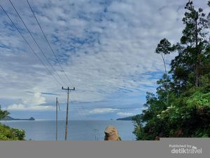 Menemukan Secuil Surga di Pantai Mata Kucing
