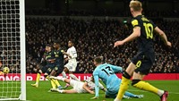 Tottenham menjamu Newcastle United dalam lanjutan Liga Inggris pada Senin (11/12/2023) dini hari WIB. Pada awal laga, Newcastle tampil merepotkan dengan peluang bagus yang diciptakan. REUTERS/Dylan Martinez