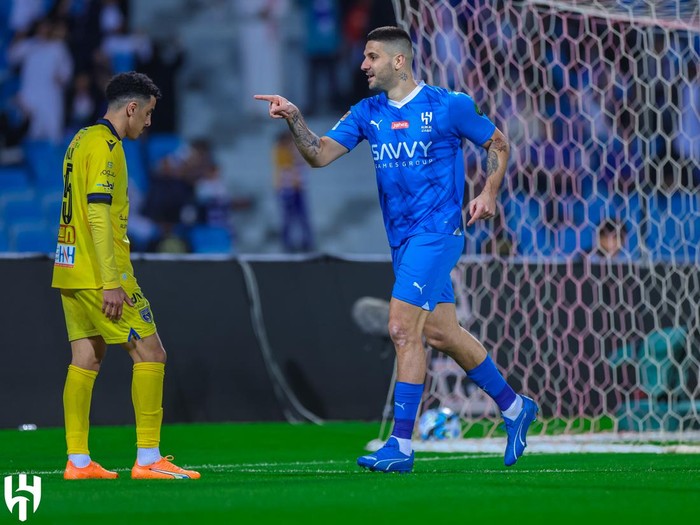 Aleksandar Mitrovic merayakan gol di laga perempatfinal Piala Raja Arab Saudi antara Al Hilal vs Al Taawoun, Senin 11 Desember 2023.