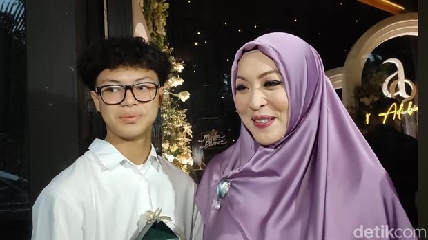 Angelina Sondakh dan Keanu Massaid.