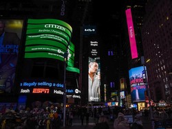 Wajah Aziz Hedra Nongol Lagi di Times Square New York