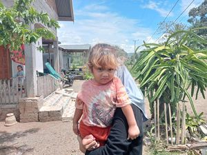 Balita di Bone Terbawa Angin Puting Beliung Sejauh 200 Meter