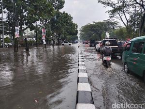 Diguyur Hujan Deras, Jalan Soekarno Hatta Bandung Kebanjiran Diguyur Hujan Deras, Jalan Soekarno Hatta Bandung Kebanjiran
