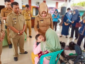 Bupati Mojokerto Salurkan Bantuan Kursi Roda untuk 38 Anak Difabel