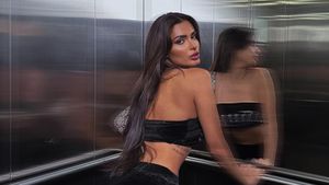 Potret Model Seksi yang Mengaku Digoda Neymar Hingga Lionel Messi Lewat DM