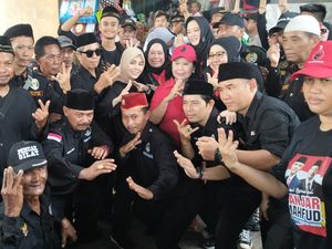 Istri Ganjar Borong Sembako-Pose Silat Bareng Pendekar di Pasar Serang