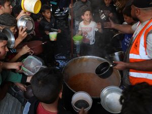 Pejabat PBB: Setengah Penduduk Gaza Kelaparan